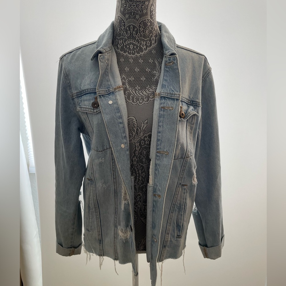 Forever 21 Distressed Medium Wash Oversized Denim Jean Jacket Classic Women's S
